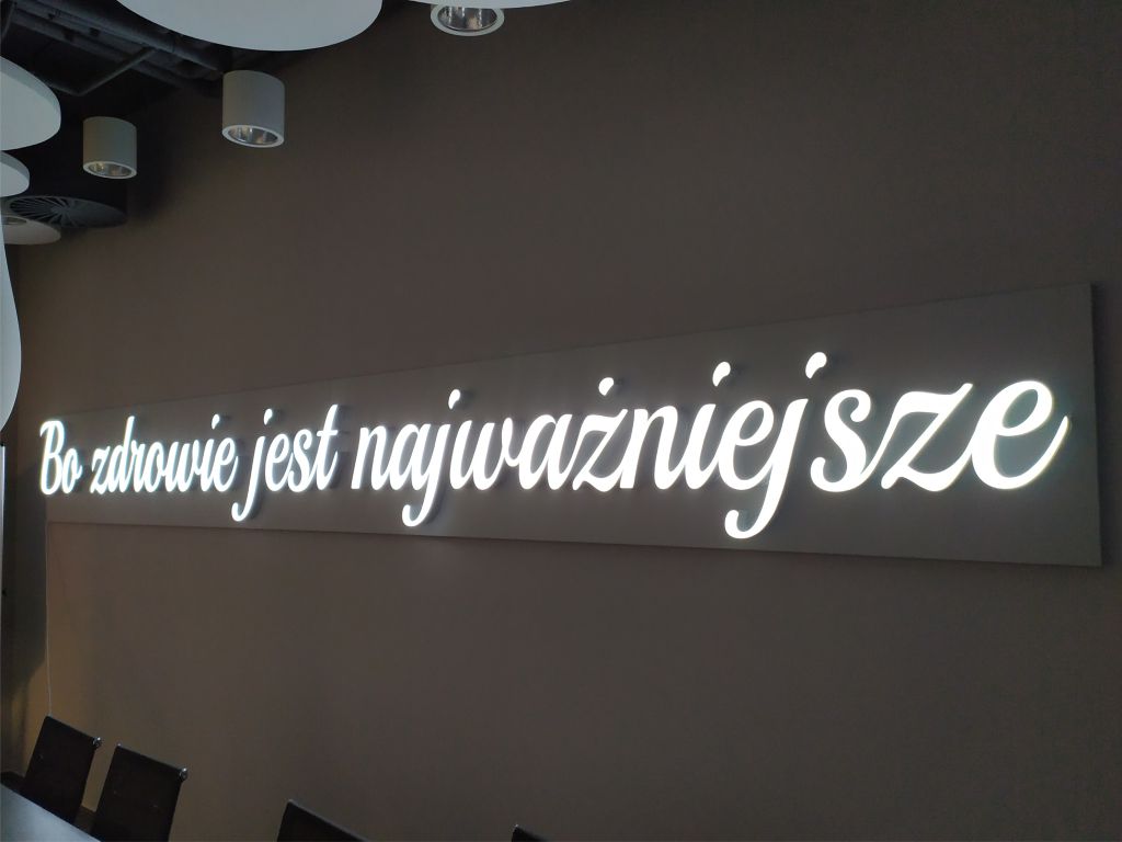 litery przestrzenne podświetlane Kraków - litery led 3D na ścianę